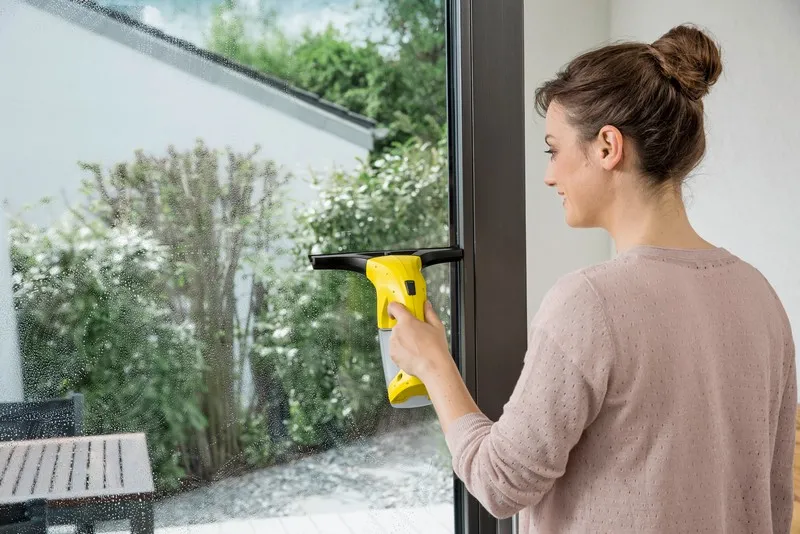 Aspirator pentru geamuri Karcher WV 1 PLUS, Galben