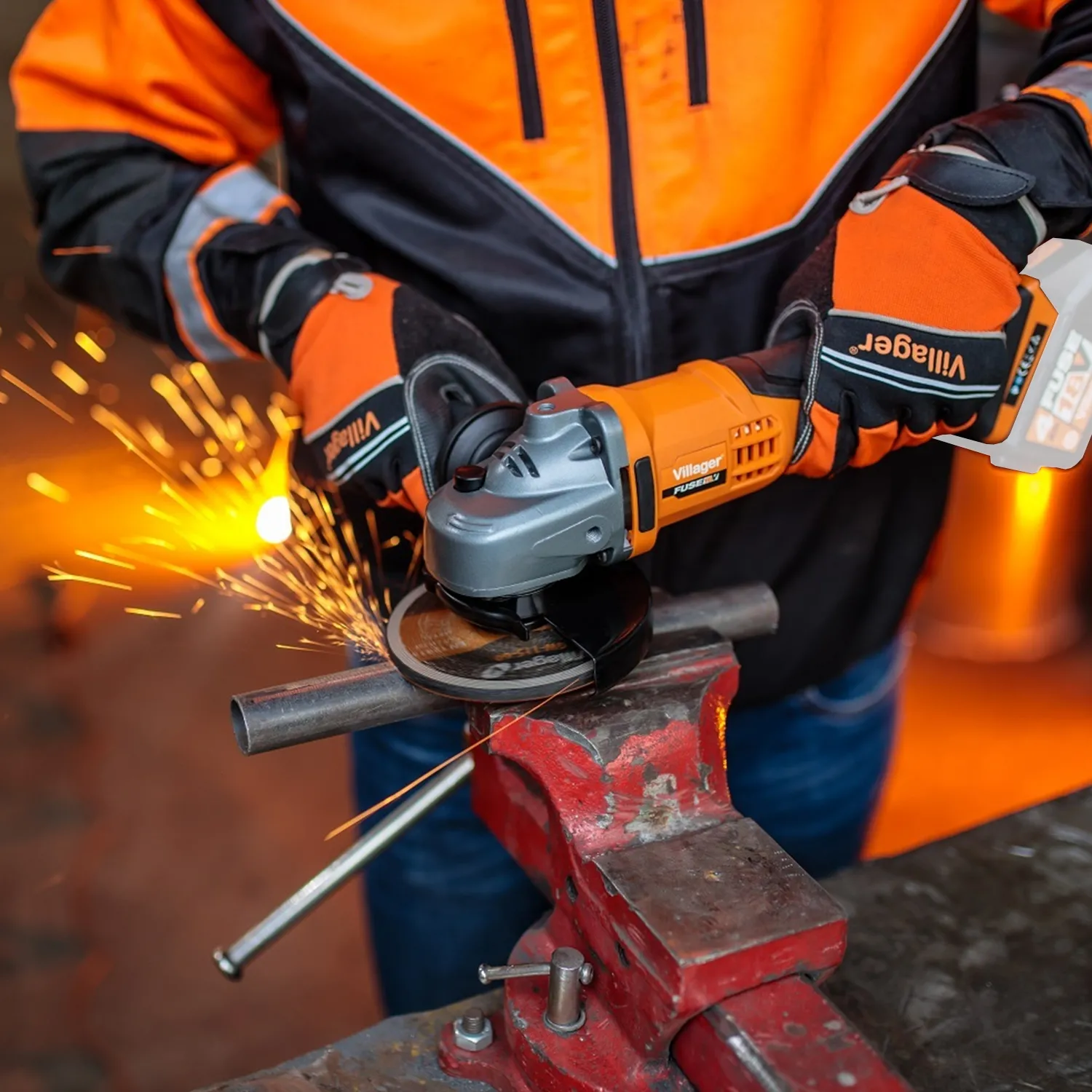 Masina de slefuit unghiulara pe acumulator FUSE VLN 4320 (Fara baterie)