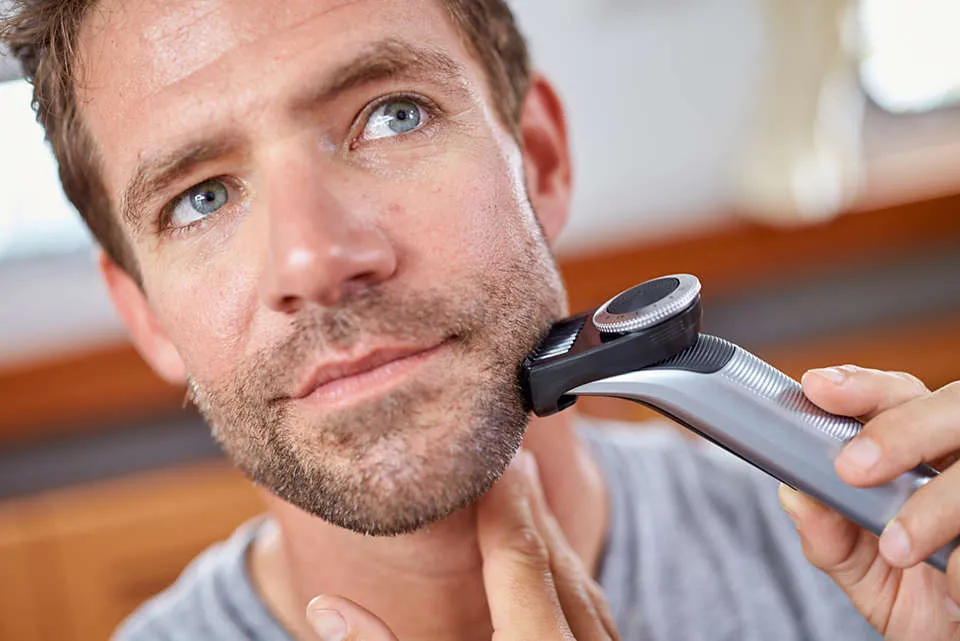 Trimmer pentru bărbați Philips OneBlade Pro QP6520/20, Negru | Argintiu
