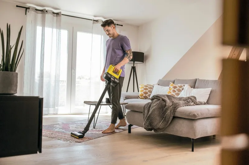 Aspirator Vertical Karcher VC 4, Galben | Negru