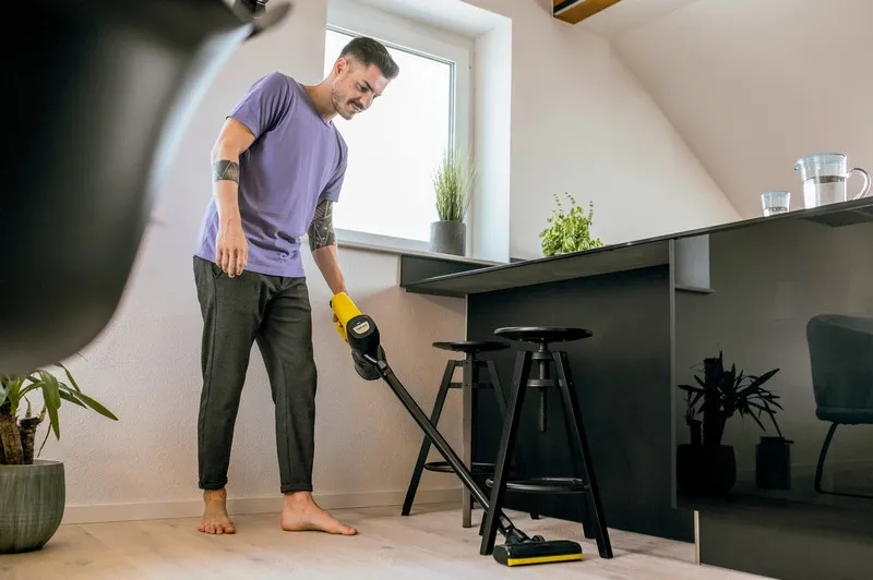 Aspirator Vertical Karcher VC 4, Galben | Negru