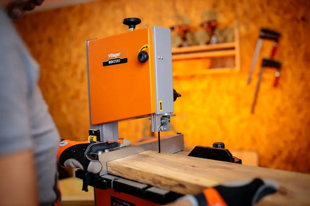 Fierestrau electric cu banda BSV 2580