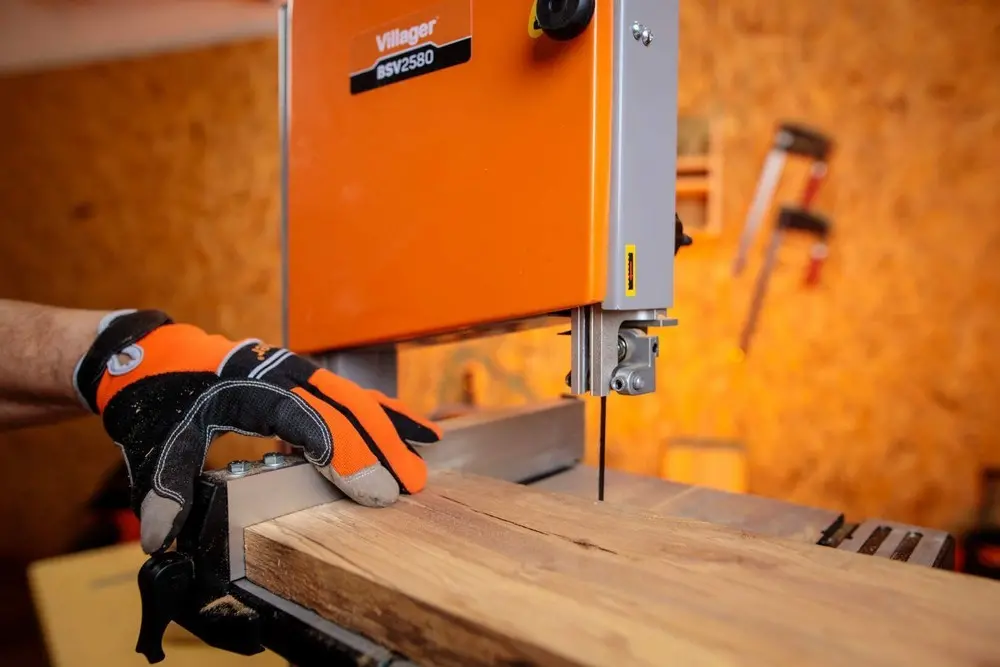 Fierestrau electric cu banda BSV 2580