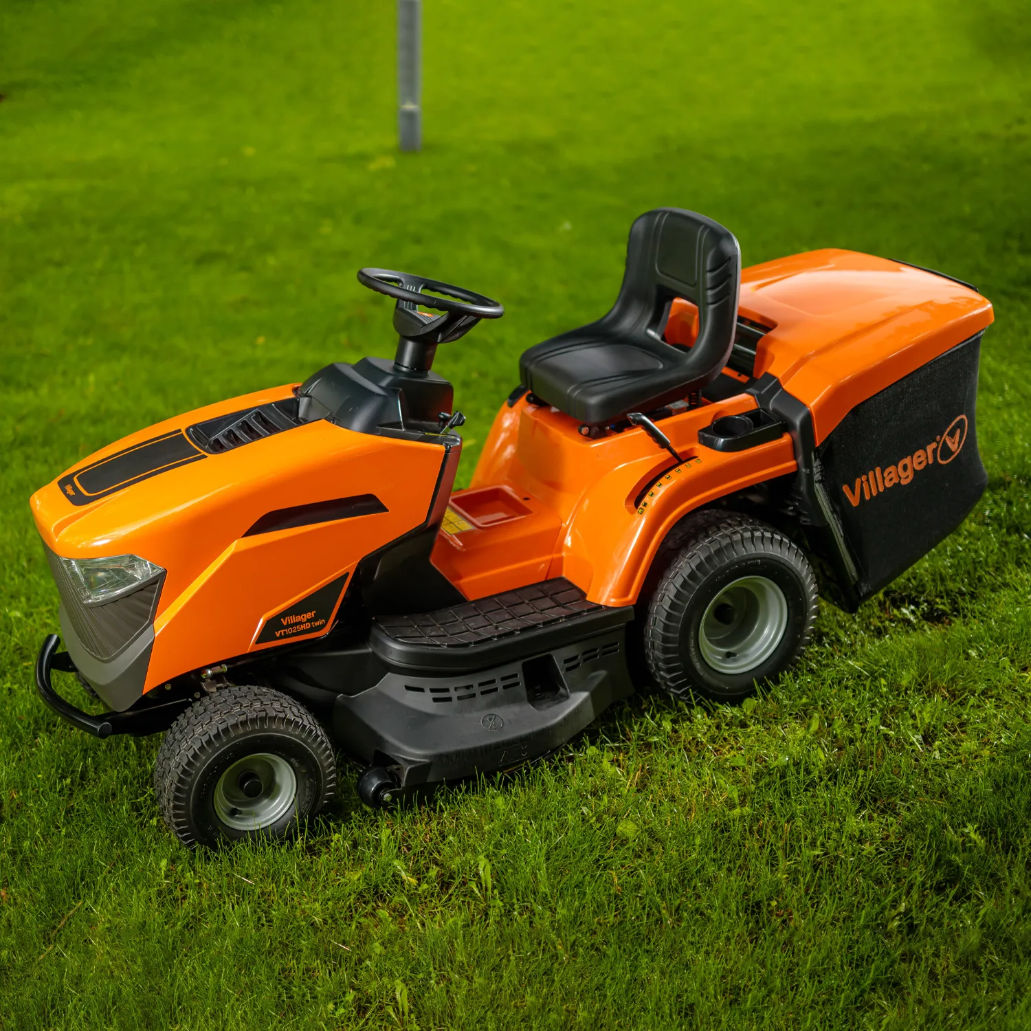 Tractor de tuns iarba Villager VT 1025 HD Twin