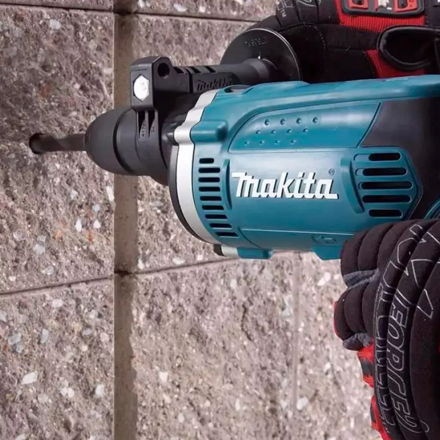 Masina de gaurit cu percutie Makita HP1631K 710W