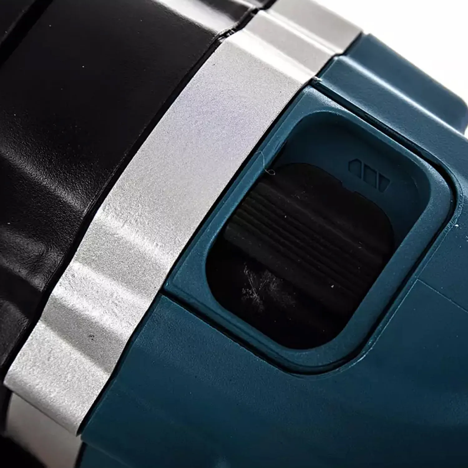Masina de gaurit cu percutie Makita HP1631K 710W