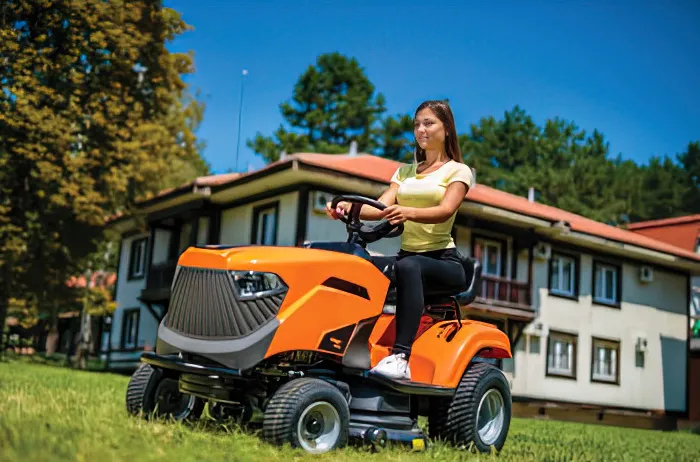 Tractor de tuns iarba Villager VT 848