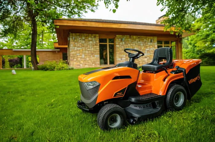 Tractor de tuns iarba Villager VT 848