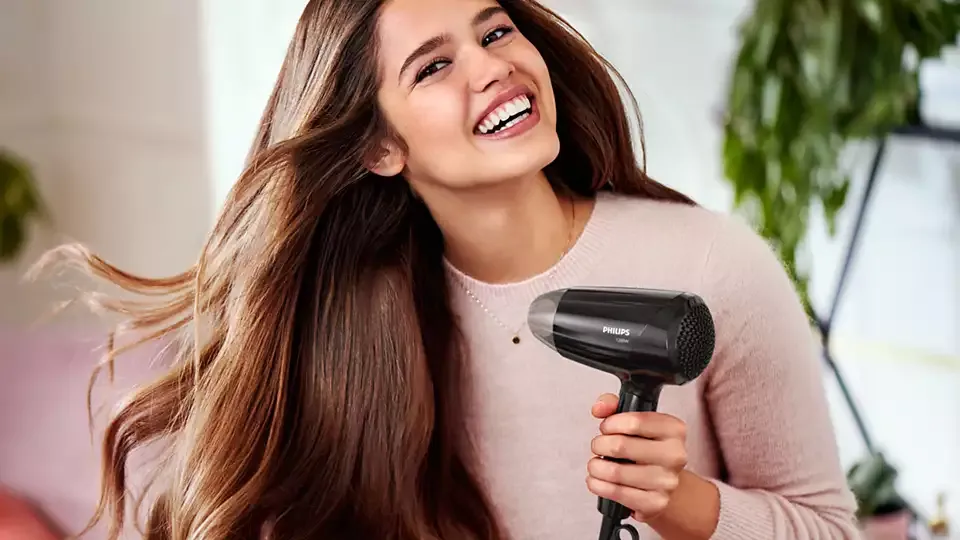 Uscător de păr compact Philips EssentialCare BHC010/10, 1200 W, Negru