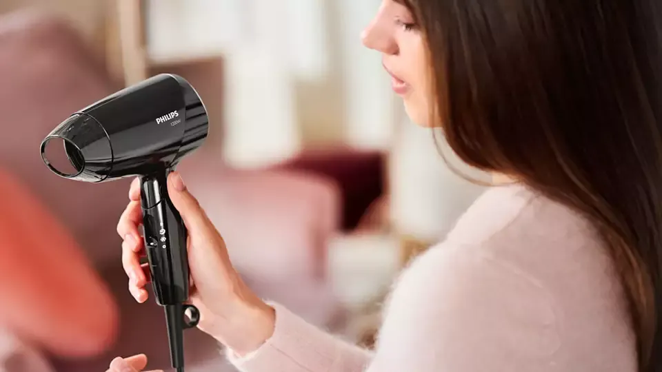 Uscător de păr compact Philips EssentialCare BHC010/10, 1200 W, Negru