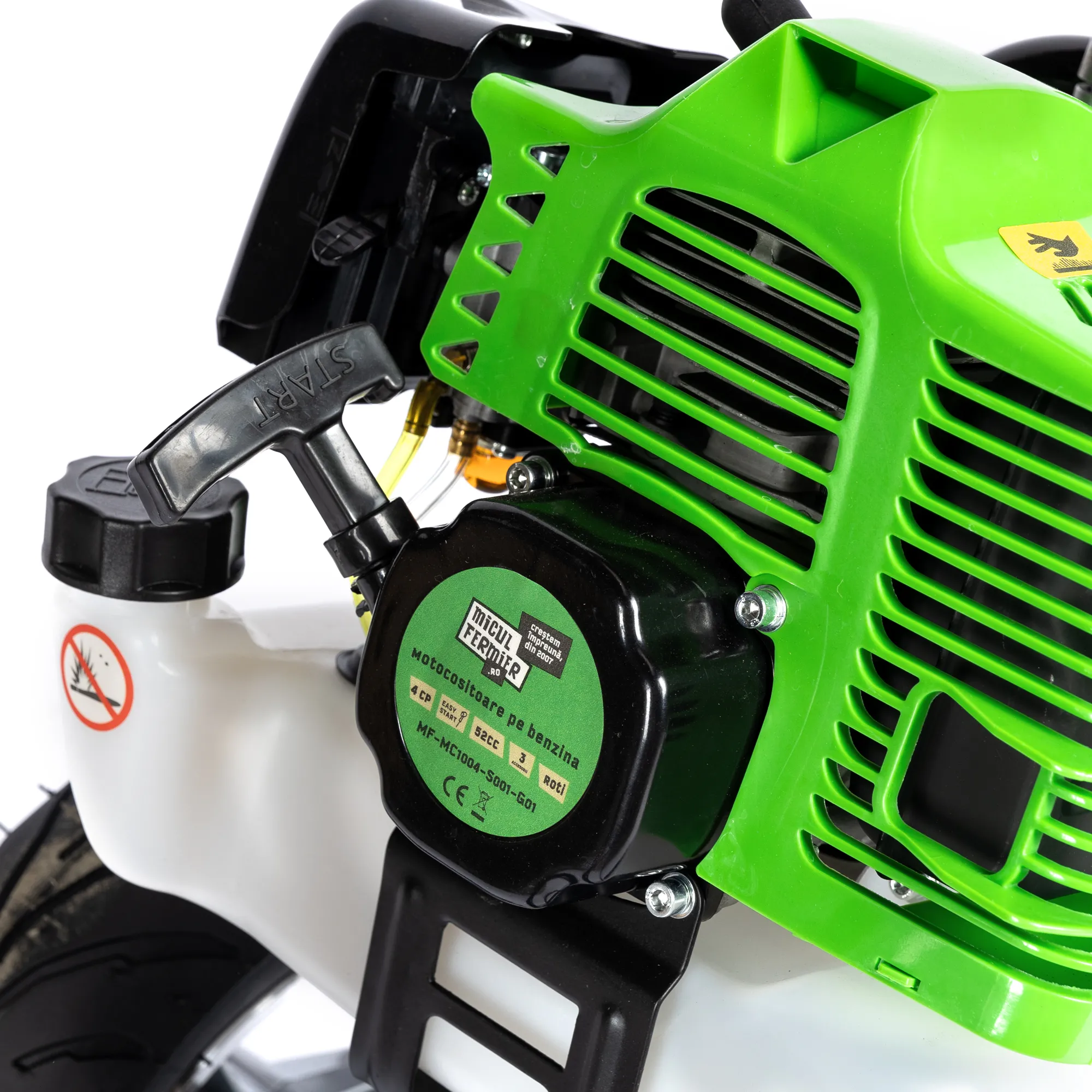 Motocoasa Micul Fermier cu roti, pe benzina, 3 accesorii