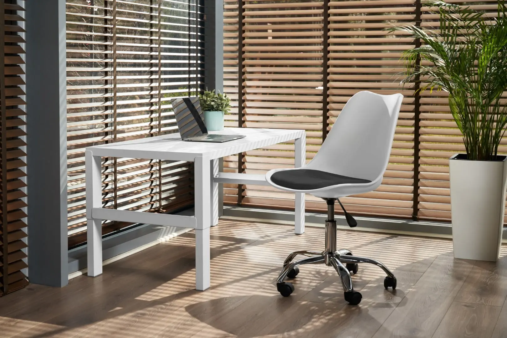 Scaun JUMI IGER (alb-negru)