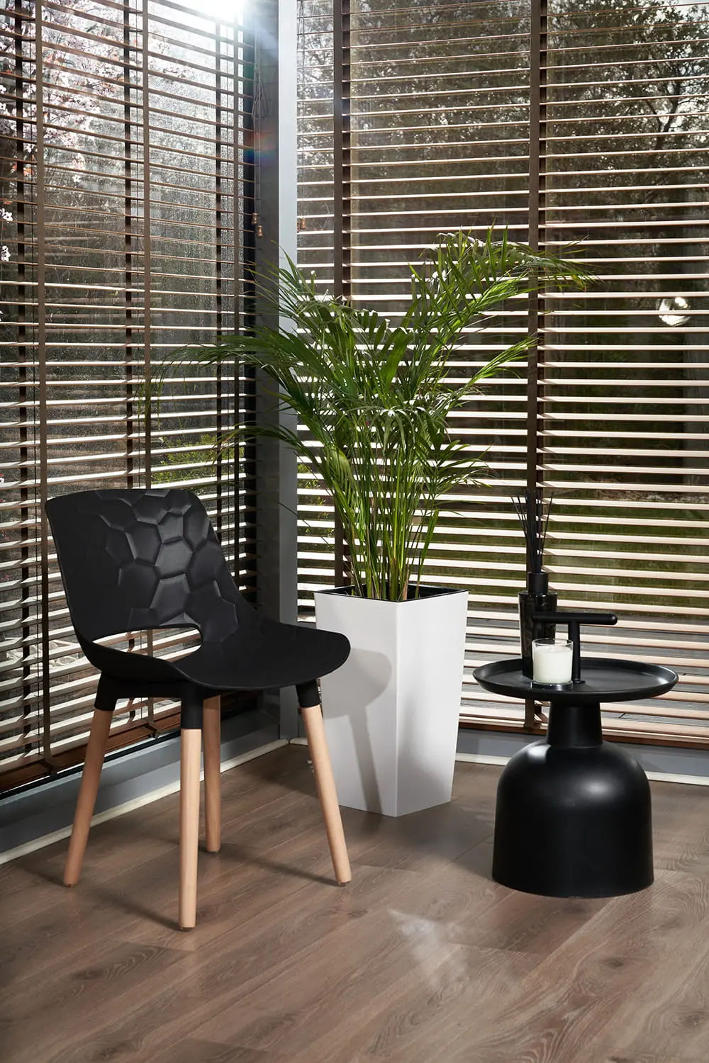 Scaun scandinav JUMI DAVIS (negru)