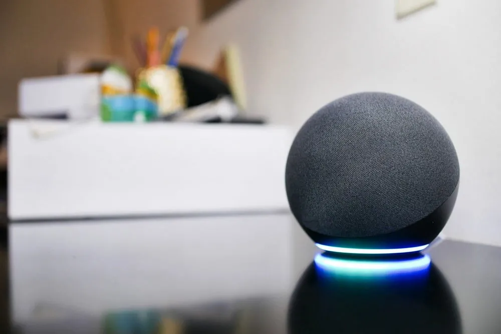 Difuzor Inteligent Amazon Echo Dot (4th Gen), Cărbune
